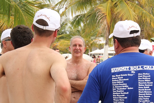Peter-Schiff- talking-with-investors-beach-party-640w